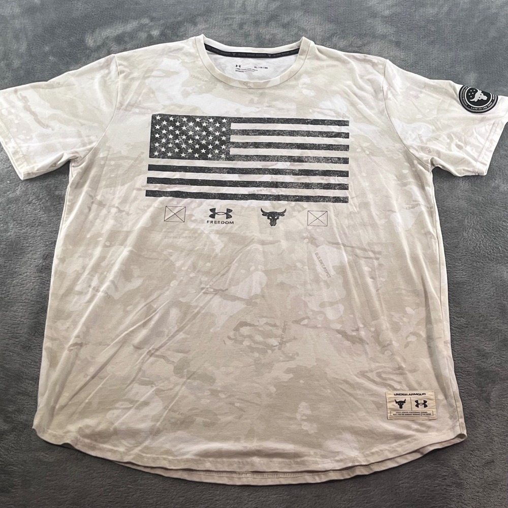 Under Armour Project Rock Freedom Camo T-Shirt Mens XL American Flag Tan Bull